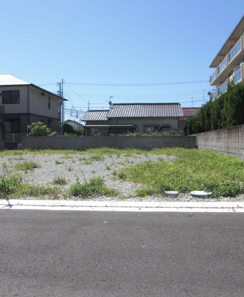 Local photos, including front road. Local streets