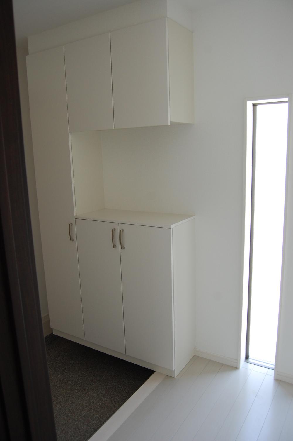 Entrance. White was the keynote entrance greets a warm family and customers (September 2013) Shooting