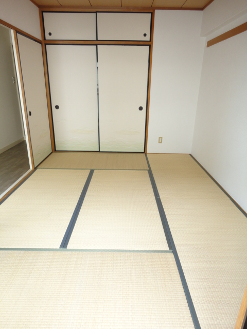 Other room space. Balcony - Japanese-style room 6 quires from ^^