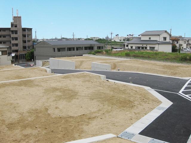 Local photos, including front road. Local Photos