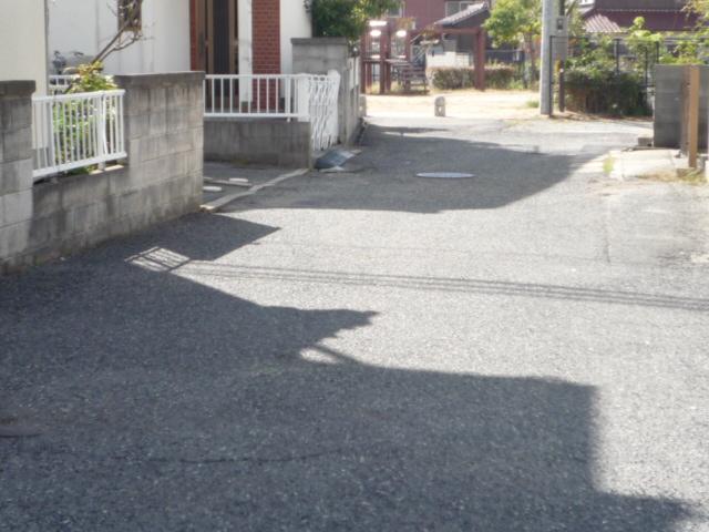 Local photos, including front road. Local (11 May 2013) Shooting