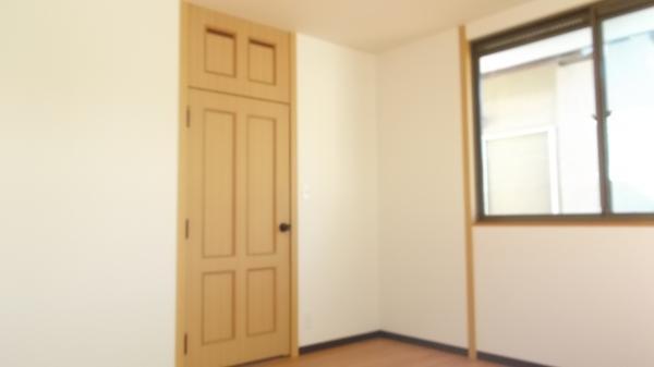 Non-living room. Second floor 8 quires Western-style You have the floor re-covering