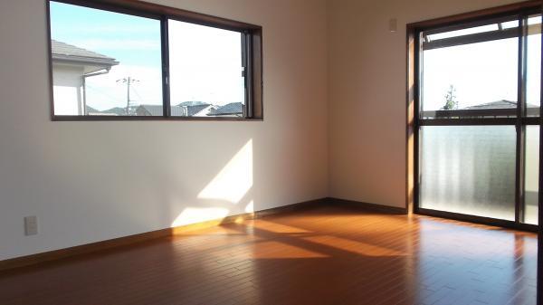 Non-living room. Second floor east side Western-style Ideal for main bedroom, You wake up in the morning sun