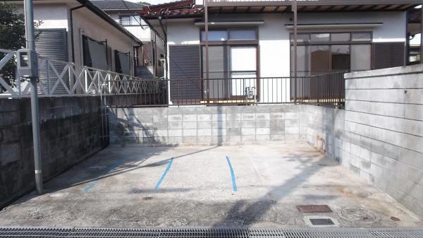 Parking lot. Parking parallel two Allowed