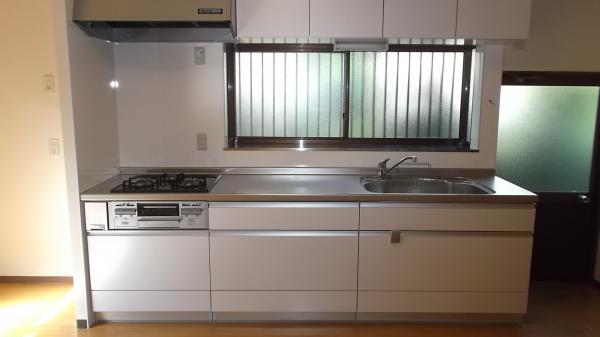 Non-living room. Fun every day of cooking in the new kitchen