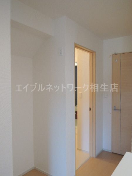 Other room space. The model image