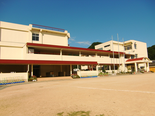 Primary school. Yamanosato up to elementary school (elementary school) 1736m
