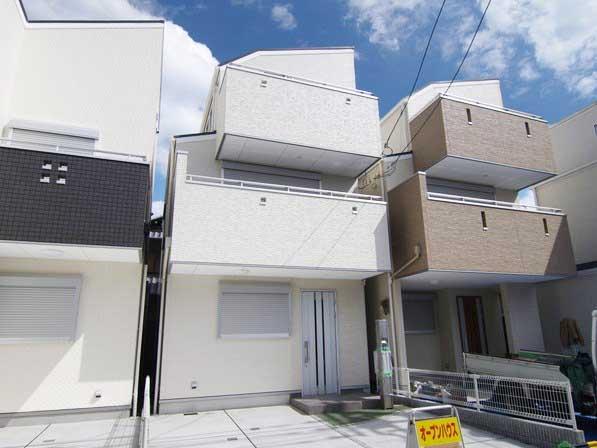 Local appearance photo. White appearance is the No. B areas of the middle location in a 7-minute walk from No. B land JR "Tachibana" station.