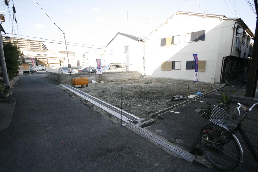 Local photos, including front road. Local (12 May 2013) Shooting