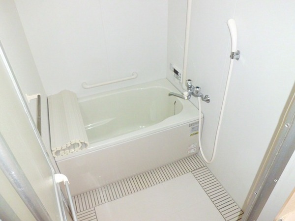 Bath. Space to take the fatigue of the day