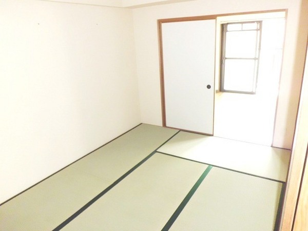 Other room space. It can also be used in the drawing room