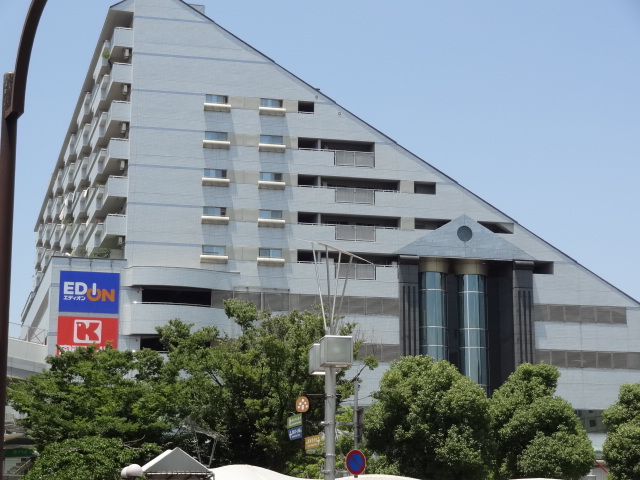 Shopping centre. Liber until the (shopping center) 270m