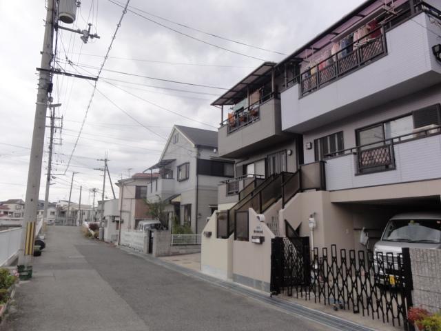 Local photos, including front road. Local (12 May 2013) Shooting