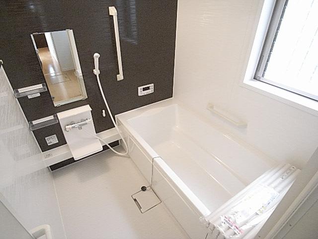 Same specifications photo (bathroom)