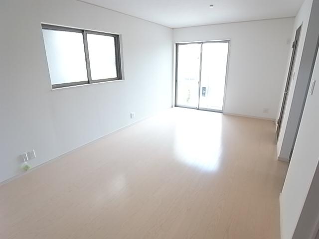 Same specifications photos (living)