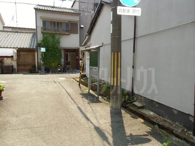 Local photos, including front road. Local front road 1