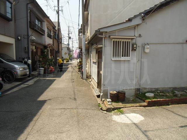 Local photos, including front road. Local front road 2