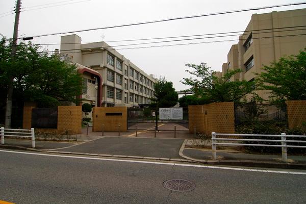 Junior high school. Walk up to Tachibana Junior High School about 450m