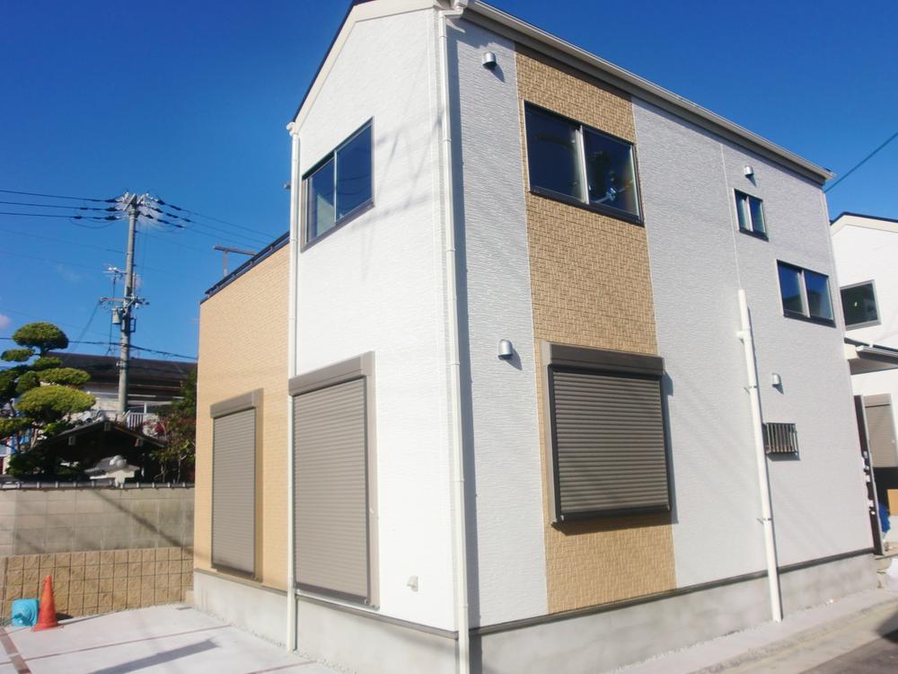 Local appearance photo. Local (11 May 2013) Shooting