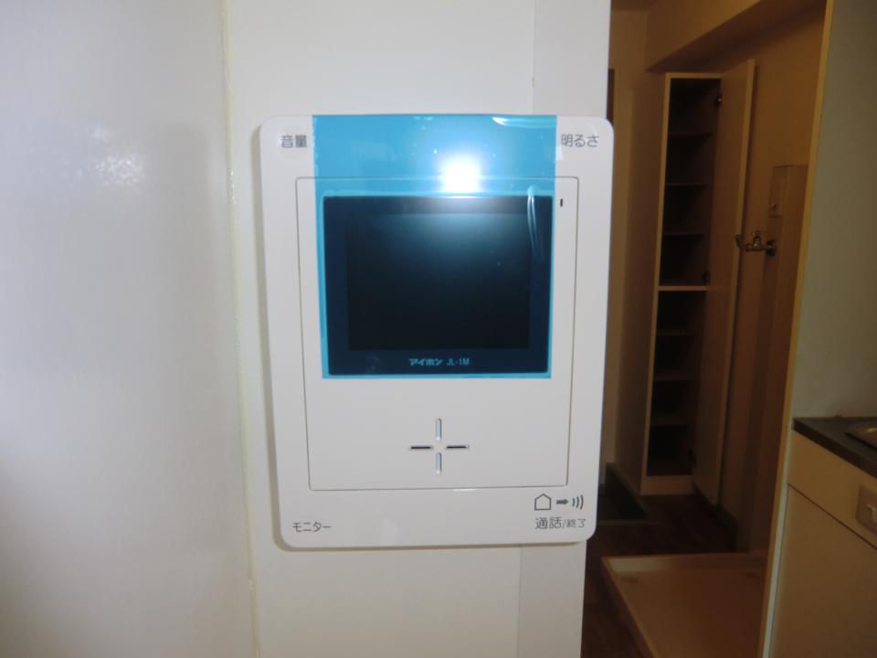 Other. Visitors are relieved to be confirmed by intercom with monitor