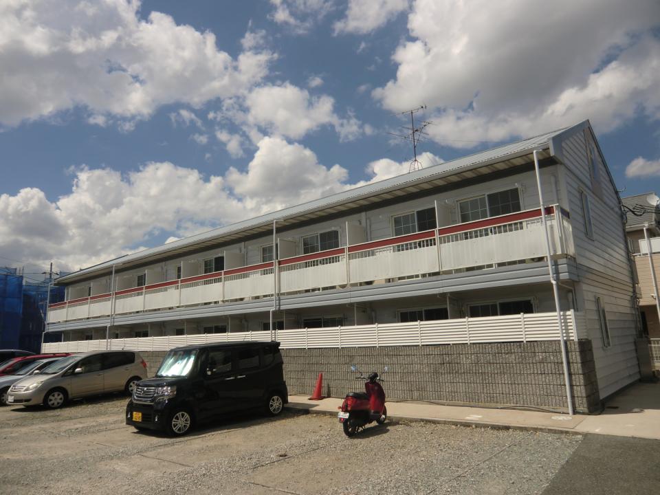 Building appearance. Balcony surface is good day per parking