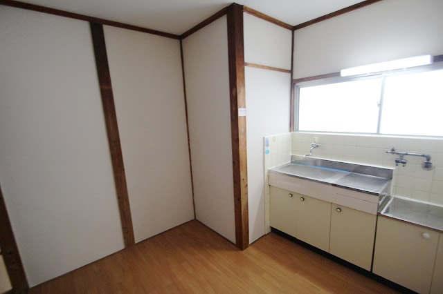 Living and room. It is a bright room