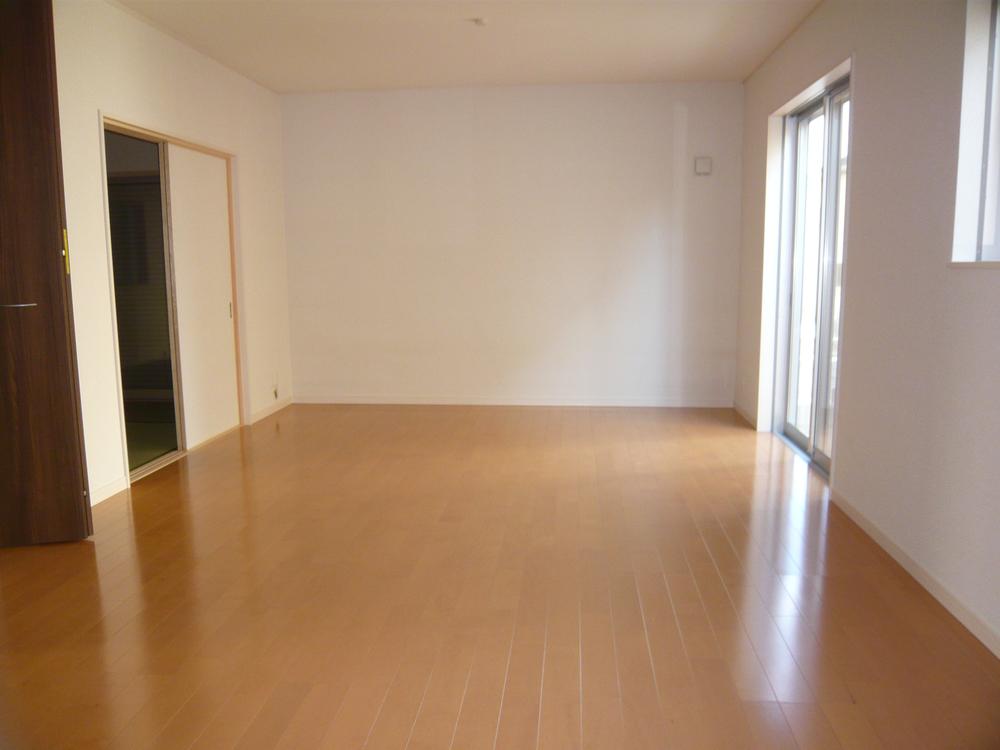 Same specifications photos (Other introspection). Same specifications living