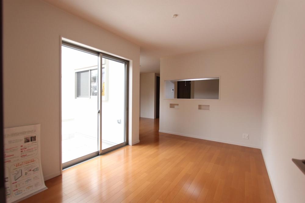 Other local.  ◆ living