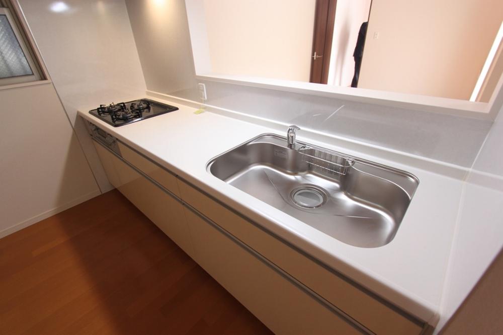 Kitchen.  ◆ Kitchen counter