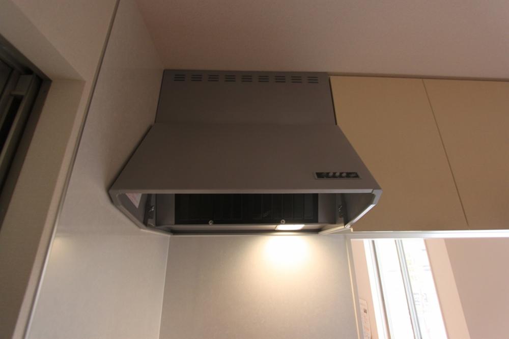 Kitchen.  ◆ Kitchen range hood