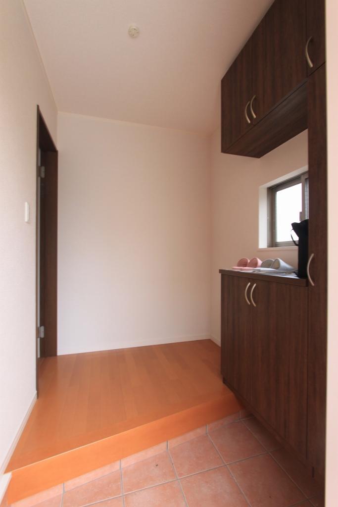 Entrance.  ◆ Entrance