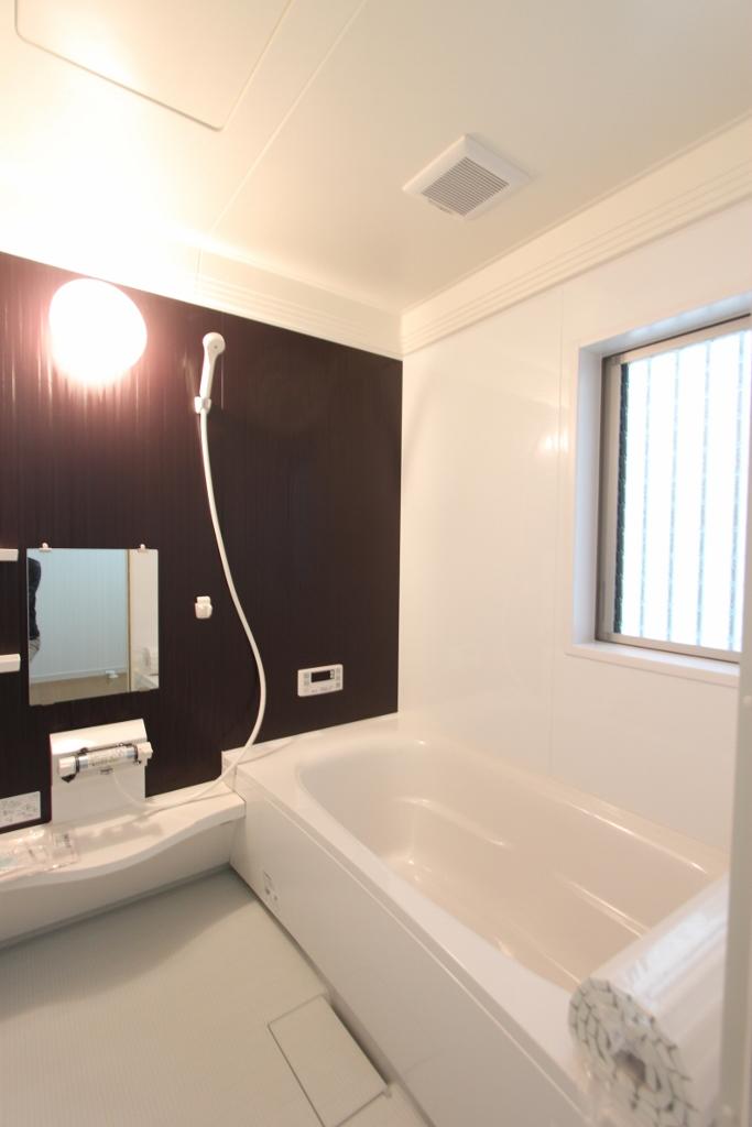 Bathroom.  ◆ bathroom