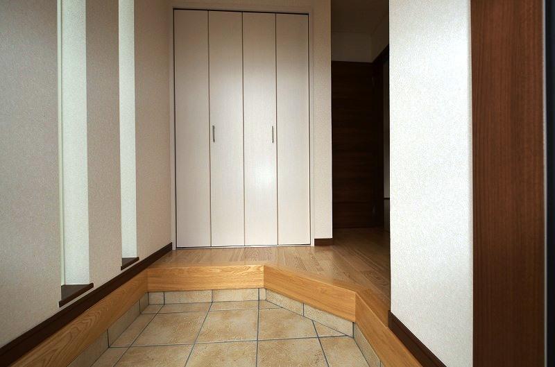 Entrance. Indoor (July 2013) Shooting