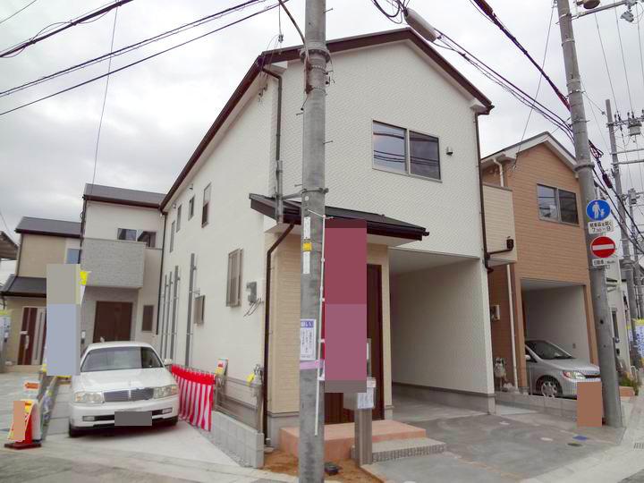 Local appearance photo. The built-in garage, It is wet hard garage to rain