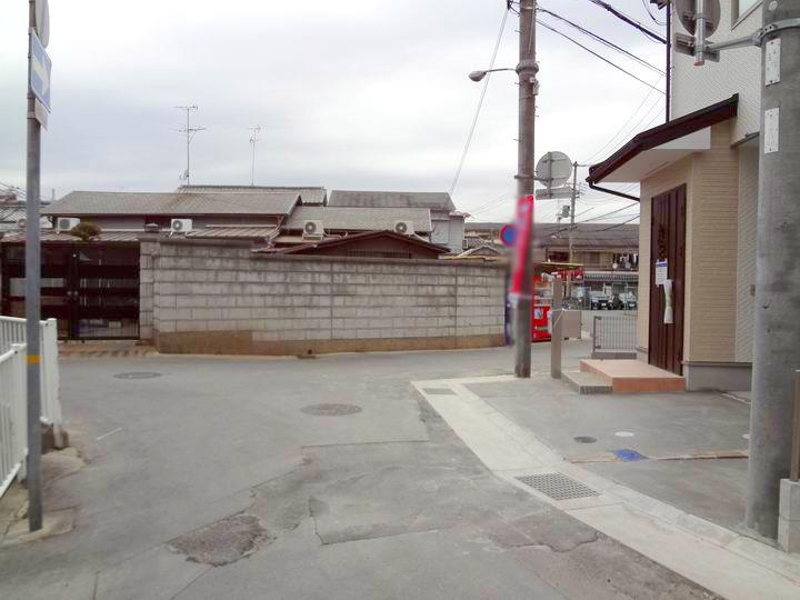 Local photos, including front road. It is the sale of in all 9 compartment