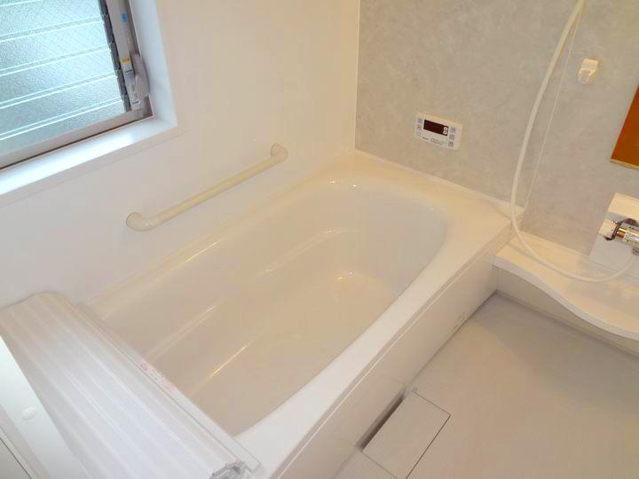 Bathroom. In unit bus one tsubo type, You can bathe afield