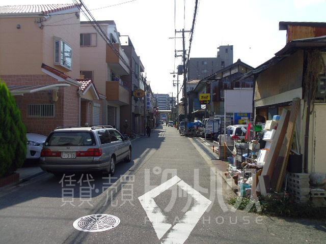 Local photos, including front road. Local front road