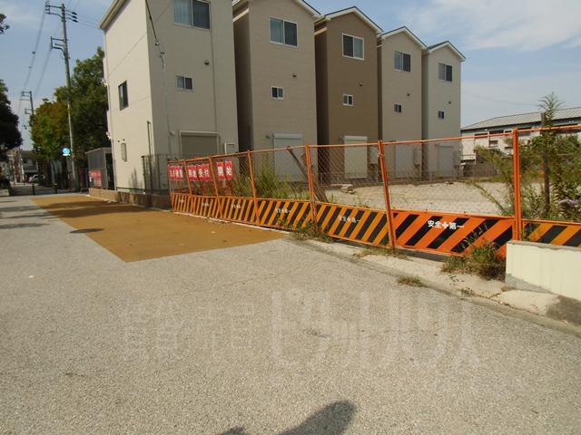 Local photos, including front road. Local front road 2