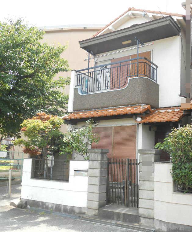 Local appearance photo. Local (11 May 2013) Shooting