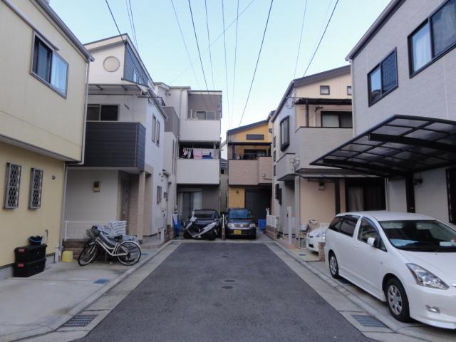 Local photos, including front road. Local (12 May 2013) Shooting