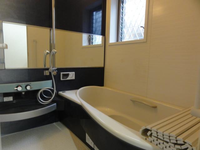 Bathroom. Indoor (12 May 2013) Shooting