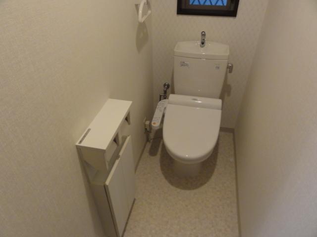 Toilet. Bidet