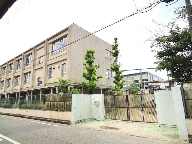 Junior high school. 1350m until the Amagasaki Municipal Sonoda Higashi Junior High School