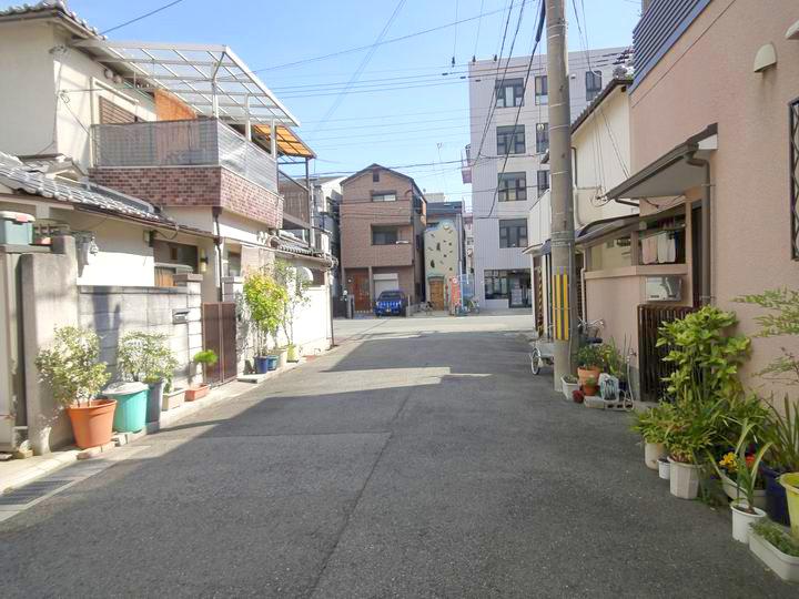 Local photos, including front road. - Please visit us once.