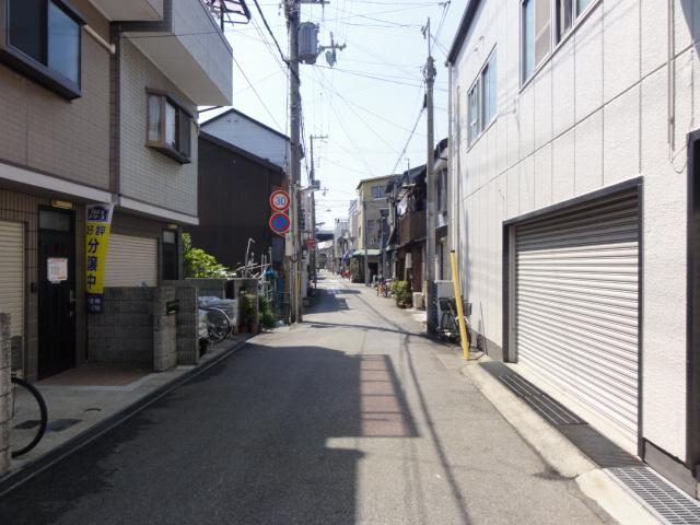 Local photos, including front road. Local (August 2012) shooting