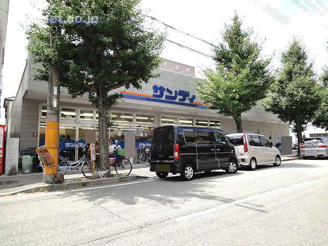 Convenience store. 799m to Sandy Mukomoto the town shop