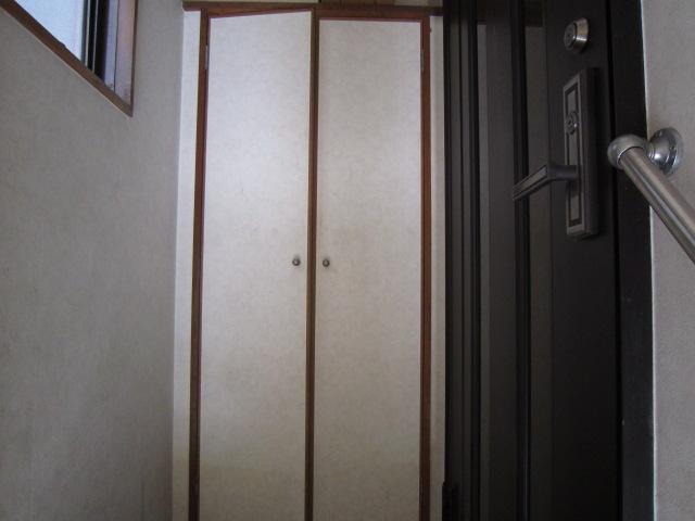 Other. Entrance before storage