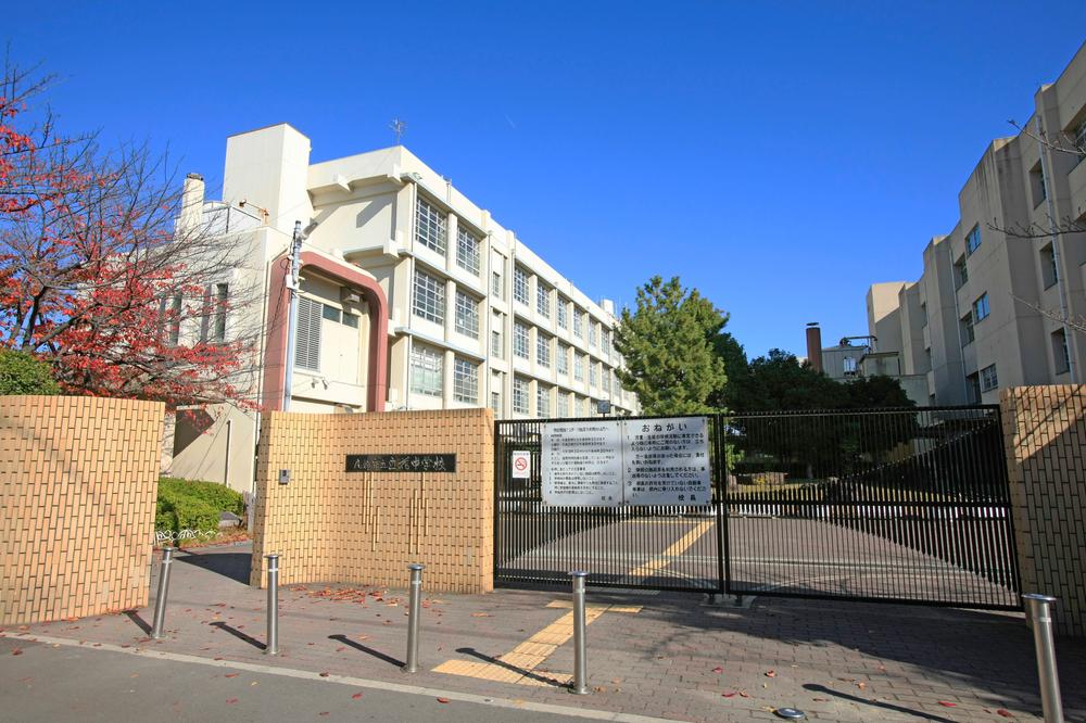 Junior high school. 1250m until the Amagasaki Municipal Tachibana Junior High School