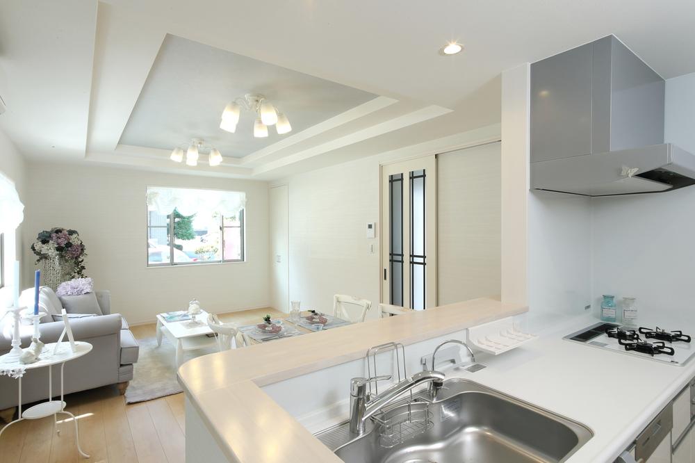 Building plan example (introspection photo). Living in the same specification ・ dining ・ Kitchen construction cases. Ceiling Trey of ceiling height 2.6m is also possible.