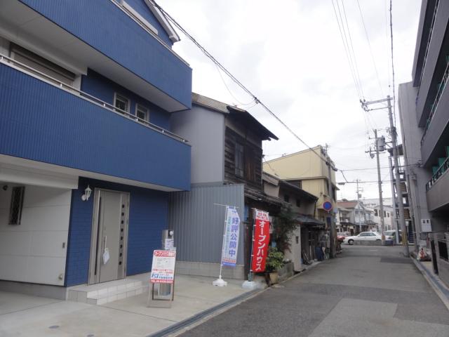 Local photos, including front road. Local (12 May 2013) Shooting